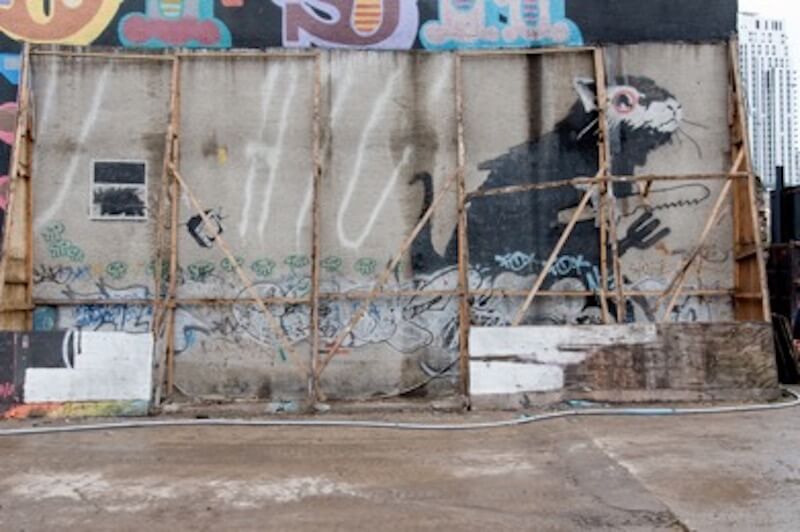 《 Giant Rat and TV 》  Rivington Street, Shoreditch